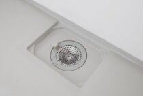 お風呂の排水溝に水がたまっているのは詰まりが原因！対処法をご紹介