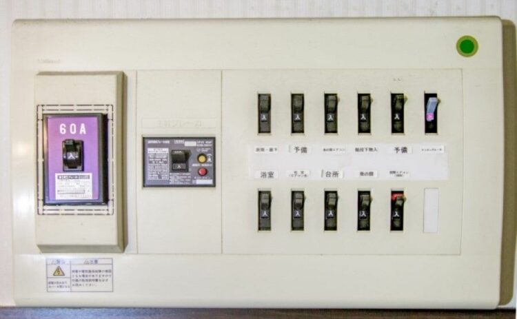 電気が消えた！ブレーカー落ちの原因と復旧方法・分電盤交換も解説