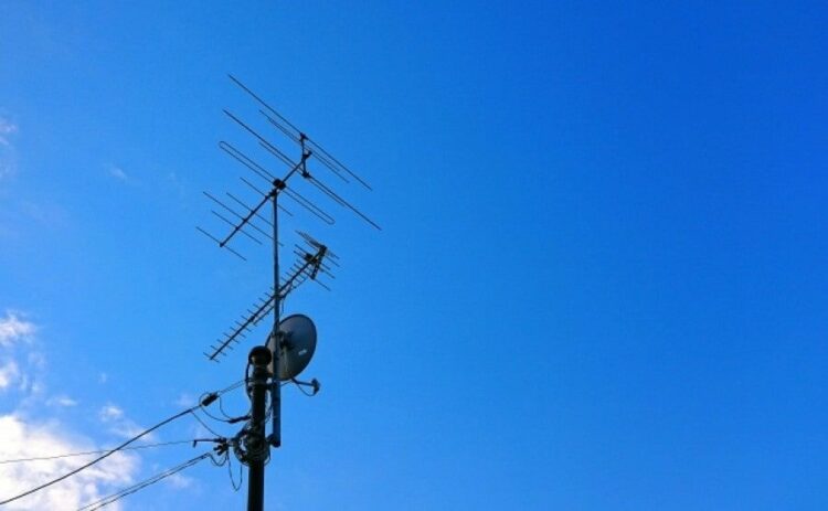 テレビアンテナを交換する方法は？手順や費用の目安を解説！
