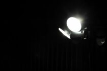 センサーライトを取り付けて防犯性を高めよう！機能性を徹底解説