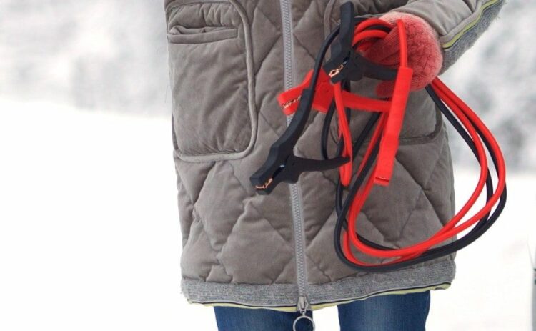 アイのバッテリー上がりをブースターケーブルで直す！交換方法も解説